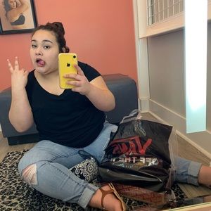 Meet your Posher, Ava